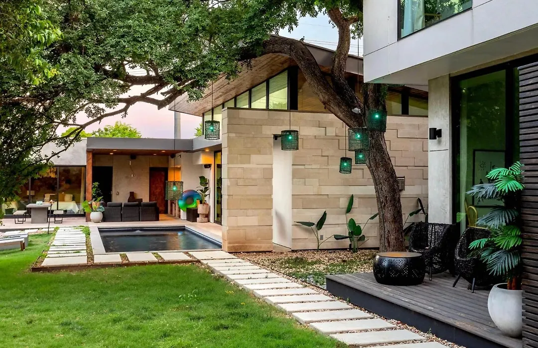 Eastside Mansion & Pool Rainey St - 7 Min Drive-1